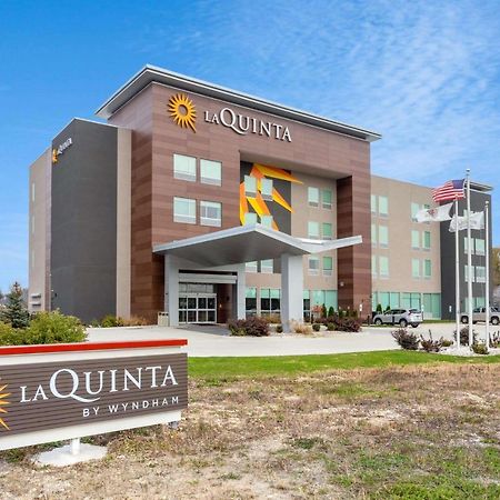 La Quinta Inn & Suites By Wyndham Shorewood Exterior foto